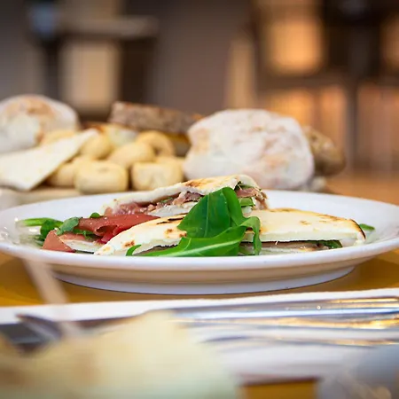 מלון Fiamma & 4*